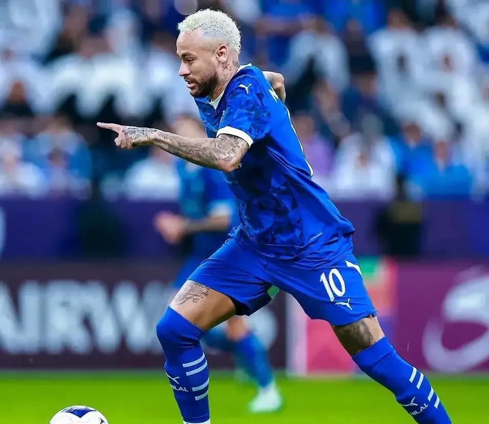 开云-关于内马尔在雄鹿比赛中最后时刻胜出，表现优异引发热议！赛场气氛高涨的信息-开云