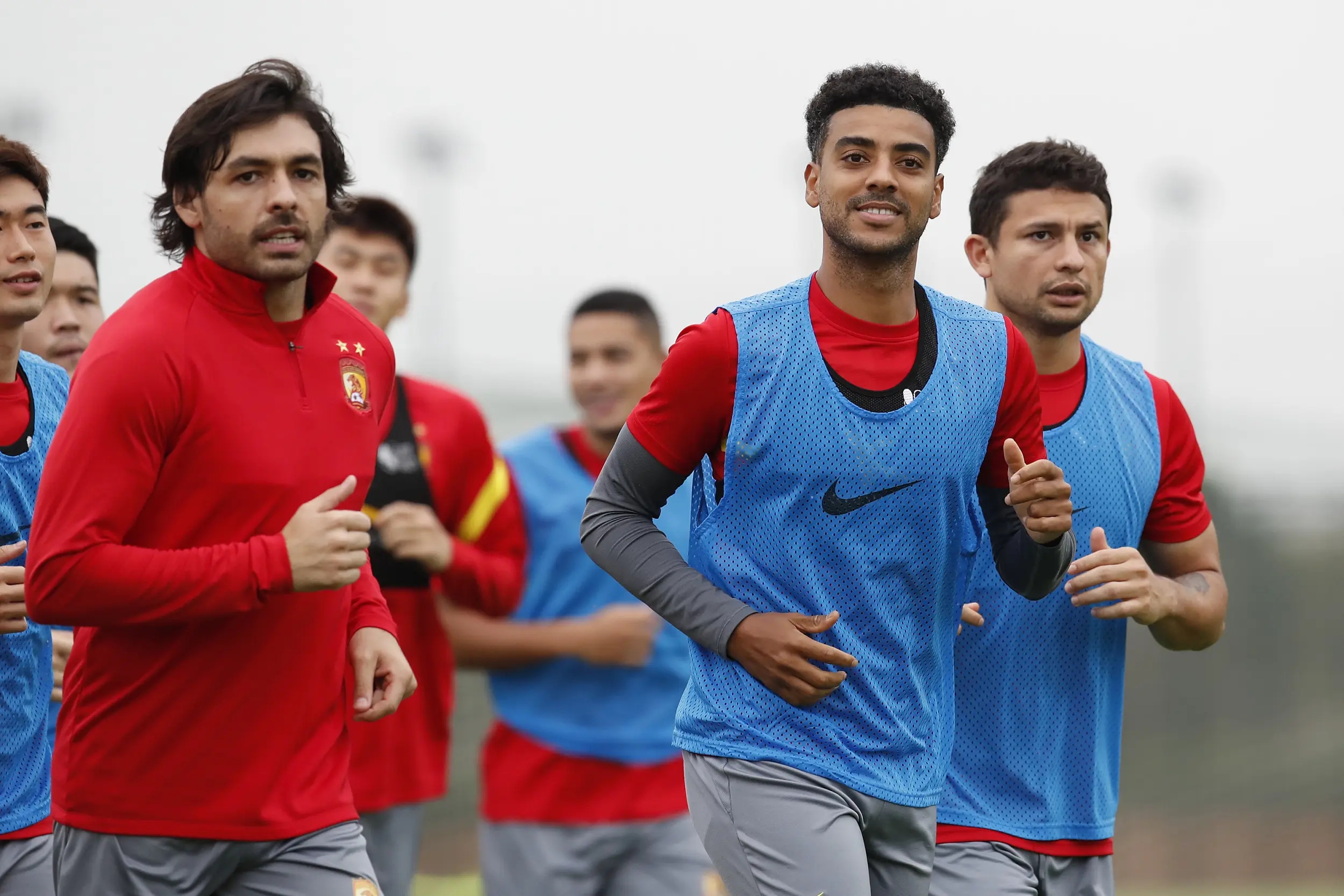 开云体育-表现优异引爆全场！，TheShy意外战胜TES引发球迷热议的简单介绍-开云体育