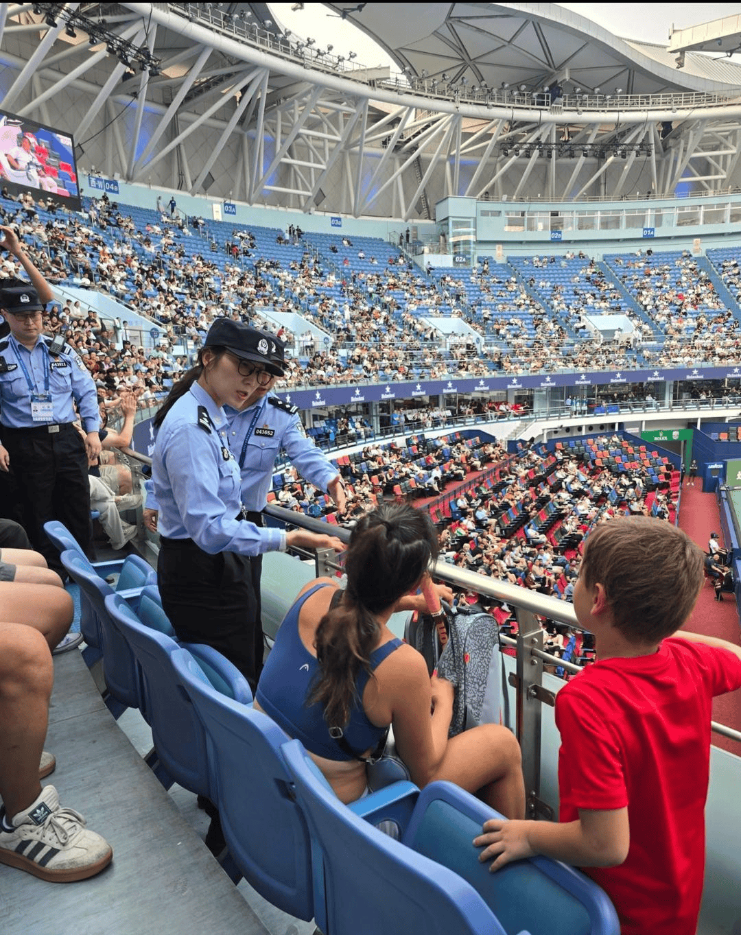 窗口期中超传出新动向；AC米兰队长鼓劲；管理层表态：赛场秩序良好；团队化学反应显著的简单介绍